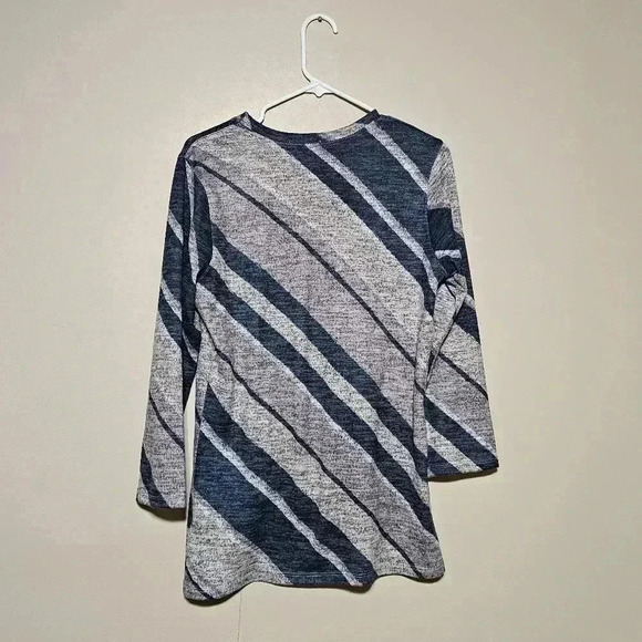 David Cline Womens Size Large Pullover 3/4 Sleeve Top #6210 Azure Stripe V-Neck - Picture 4 of 5